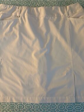Women’s Active Skort in white